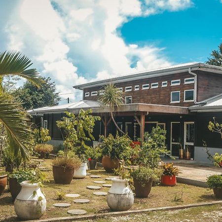 Le Baobab Rouge - Maison D'Hotes Reservee Aux Femmes Le Lamentin Exterior foto
